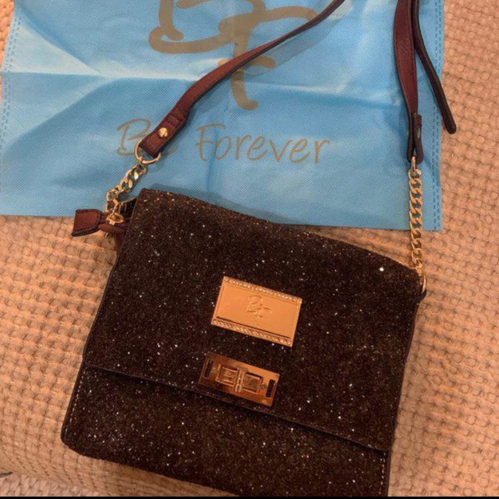 Crossbody reversible purse